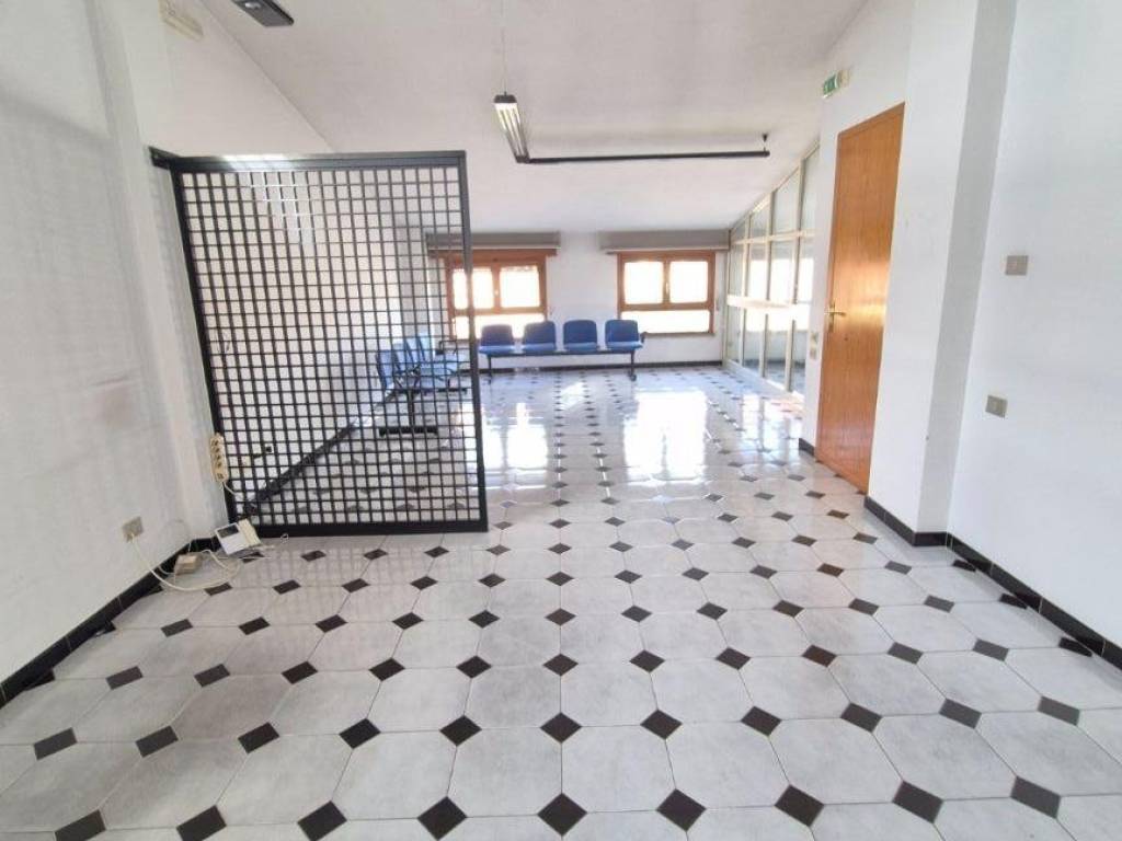 ufficio in affitto a Quartu Sant'Elena in zona Centro Storico