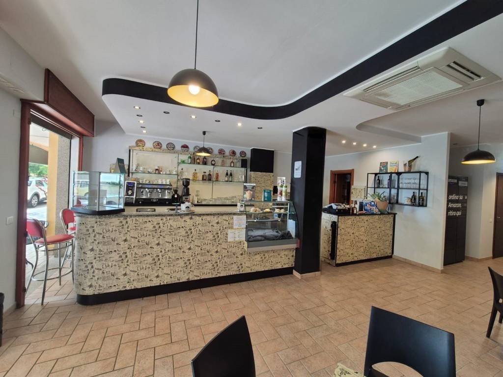 negozio in affitto a Quartu Sant'Elena in zona Quartello