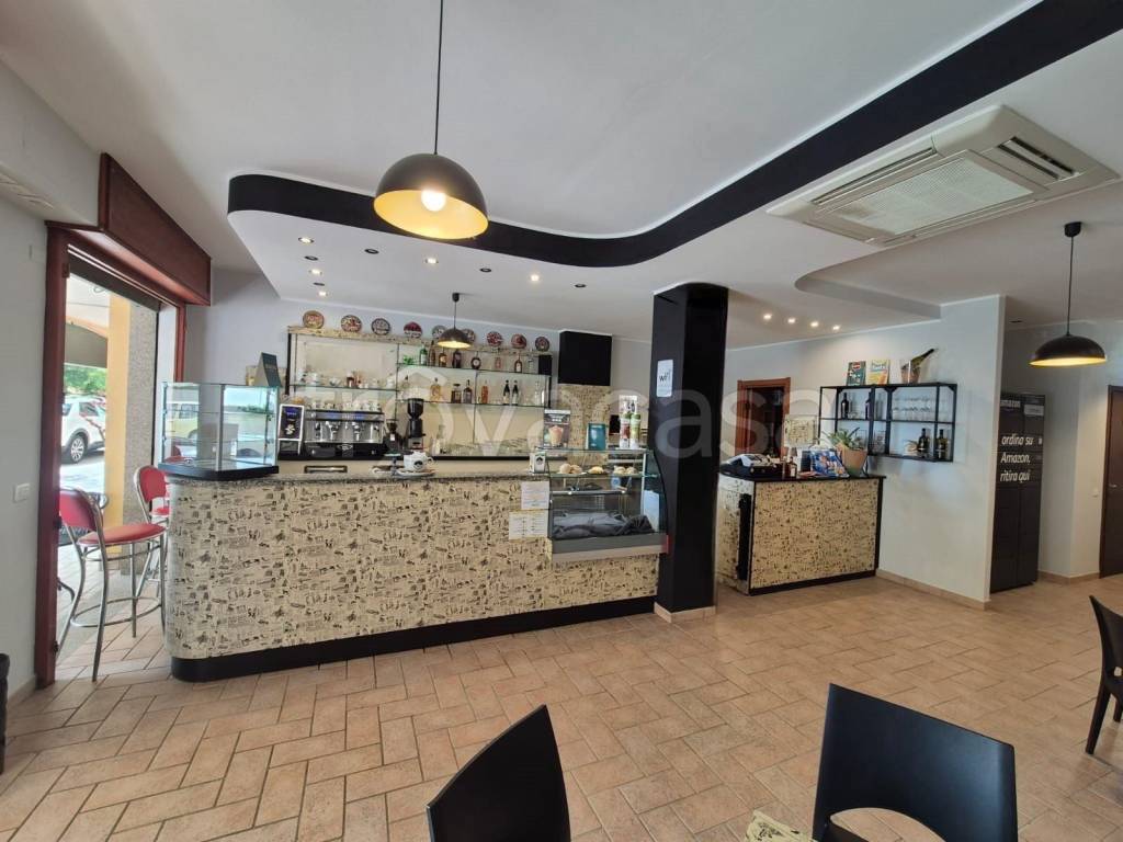 negozio in affitto a Quartu Sant'Elena in zona Quartello