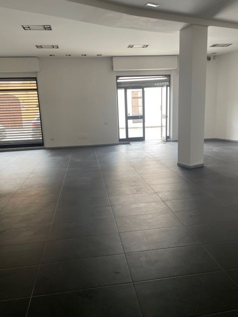 negozio in affitto a Quartu Sant'Elena in zona Centro Storico