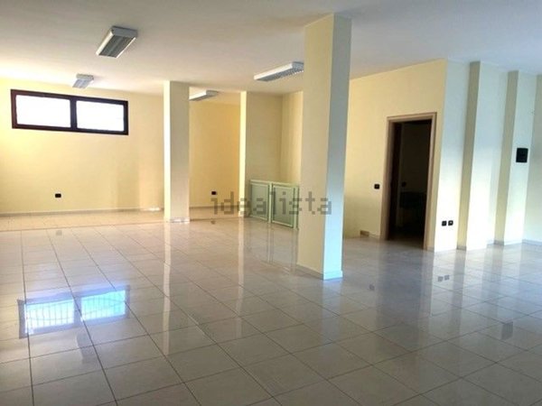 locale commerciale in affitto a Quartu Sant'Elena in zona Centro Storico