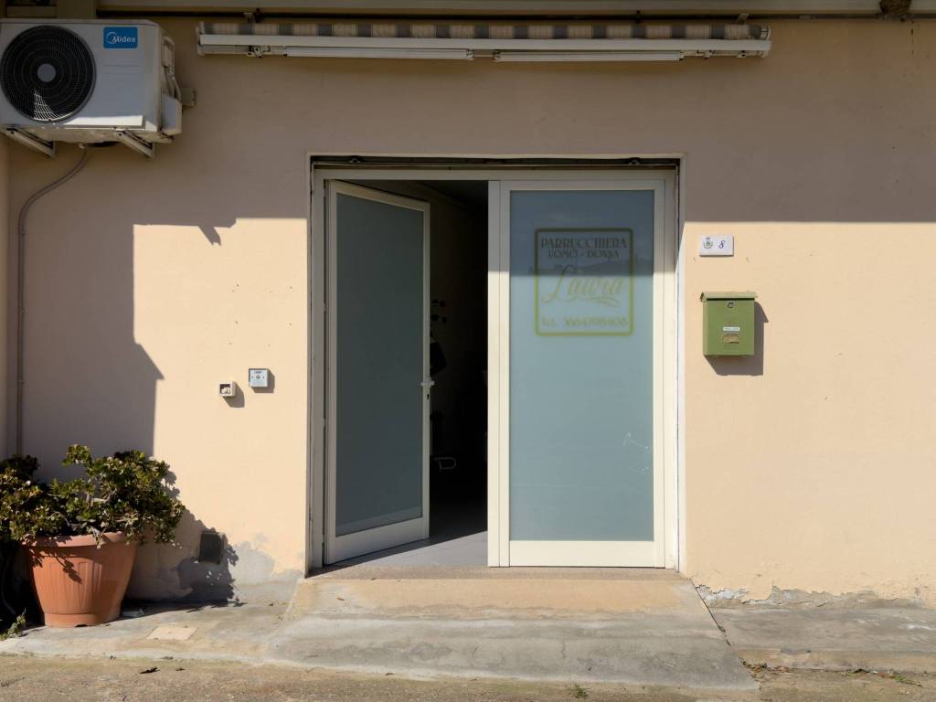 negozio in affitto a Sarroch