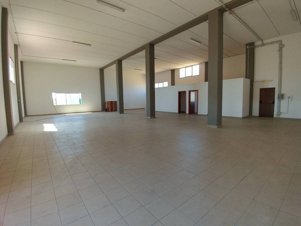 locale commerciale in affitto a Selargius