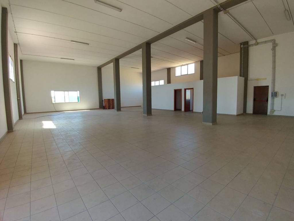 locale commerciale in affitto a Selargius