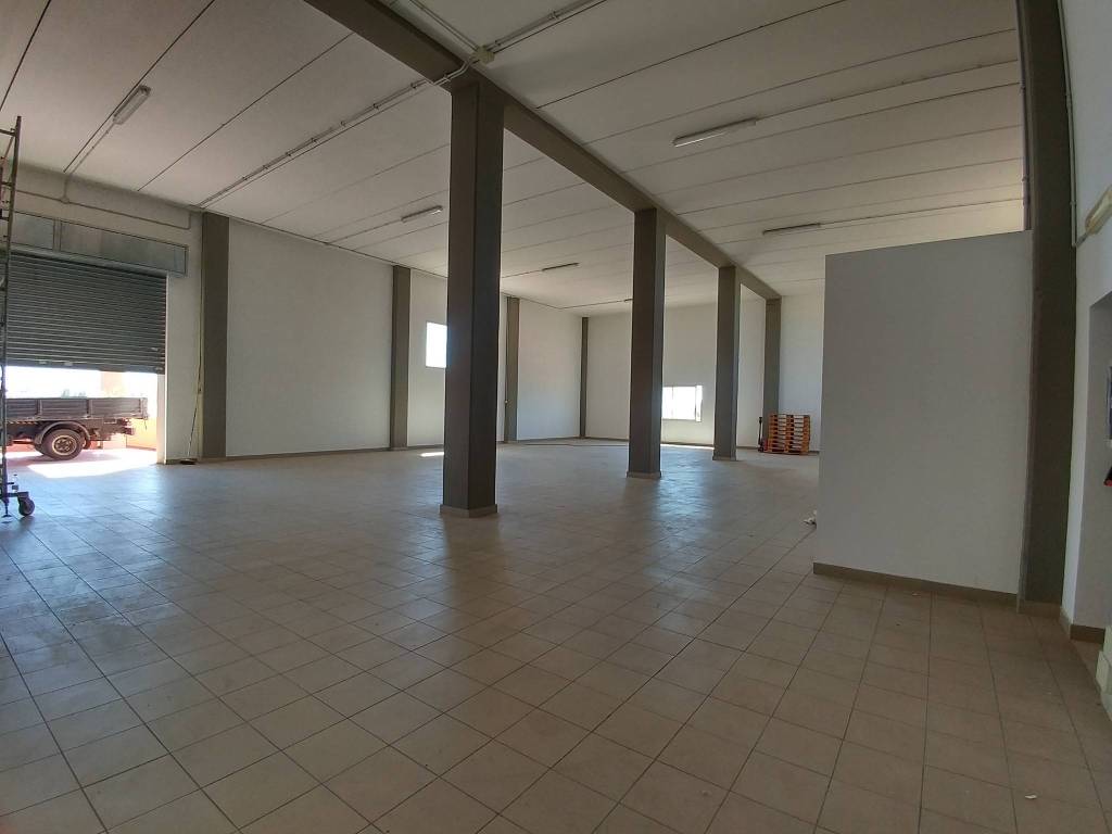 locale commerciale in affitto a Selargius