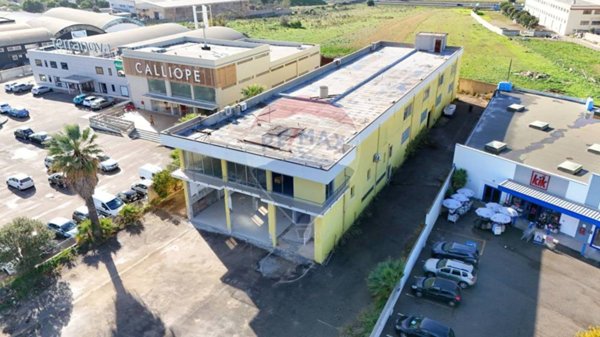 locale commerciale in affitto a Sestu