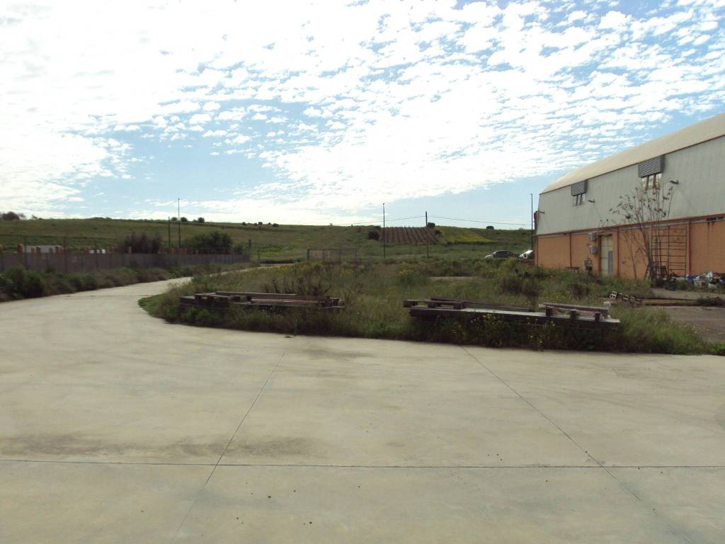 locale commerciale in affitto a Sestu