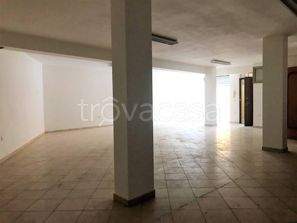 locale commerciale in affitto a Sestu