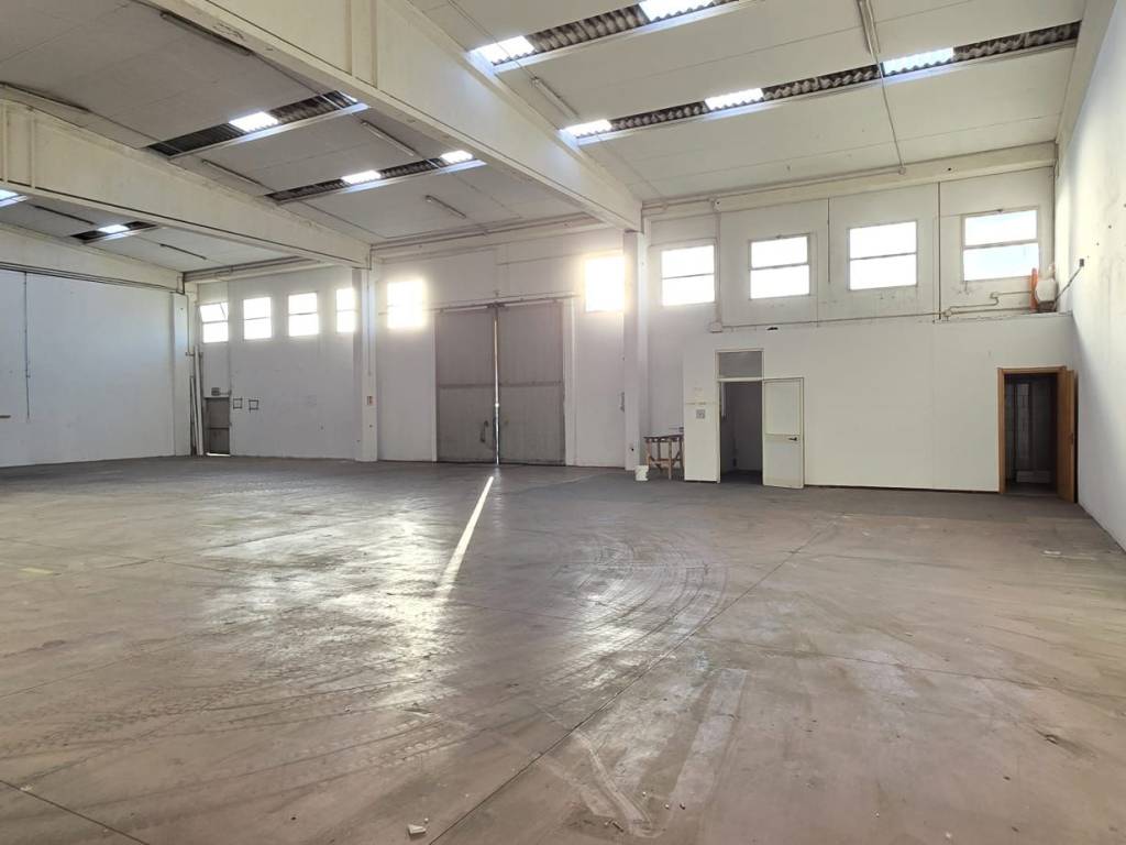 locale commerciale in affitto a Sestu in zona Cortexandra