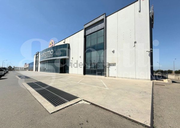 locale commerciale in affitto a Sestu in zona Cortexandra