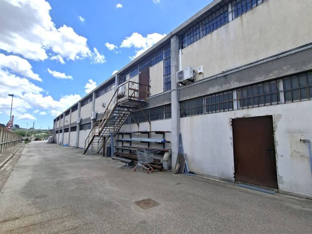 locale commerciale in affitto a Sestu in zona Cortexandra