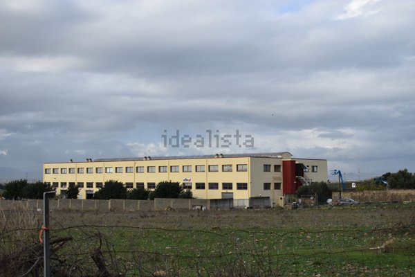 locale commerciale in affitto a Sestu