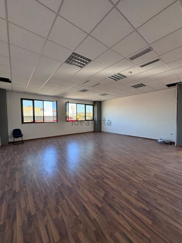 locale commerciale in affitto a Sestu