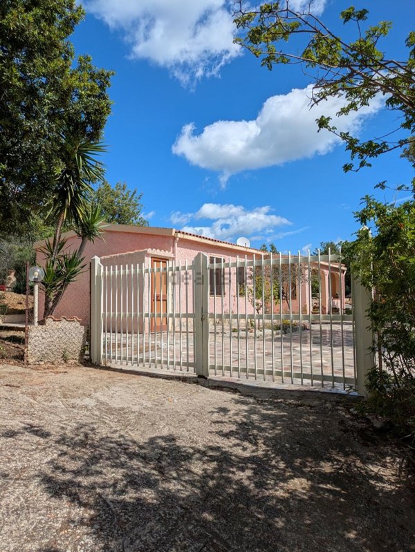 casa indipendente in affitto a Sinnai