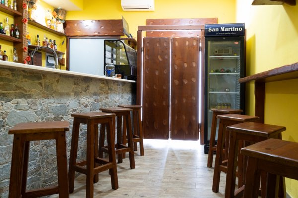locale commerciale in affitto ad Uta