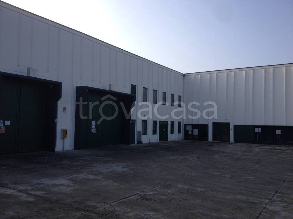 locale commerciale in affitto a Casarsa della Delizia