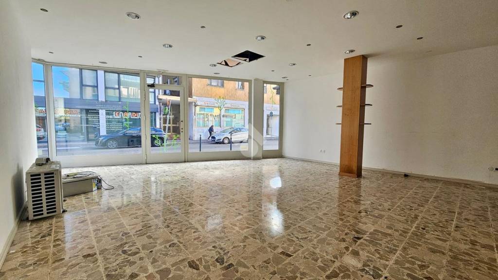 negozio in affitto a Casarsa della Delizia
