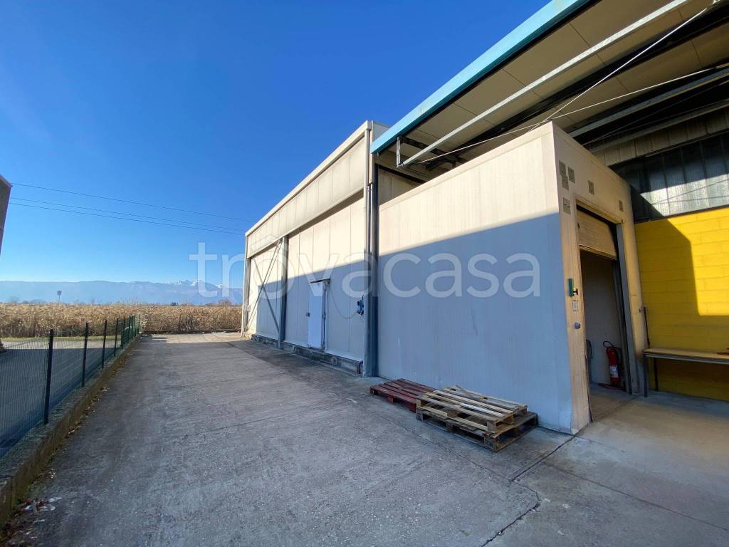 locale commerciale in affitto a Cordenons
