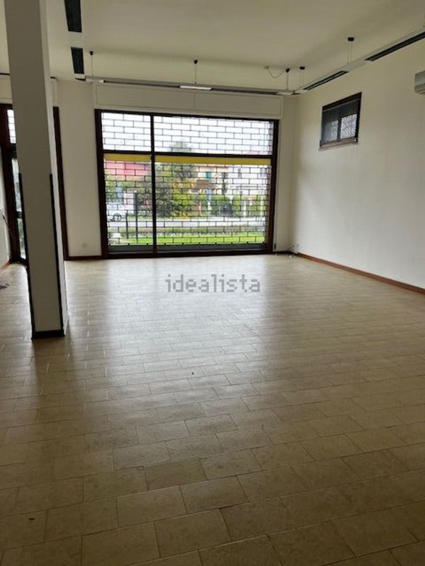 negozio in affitto a Fontanafredda