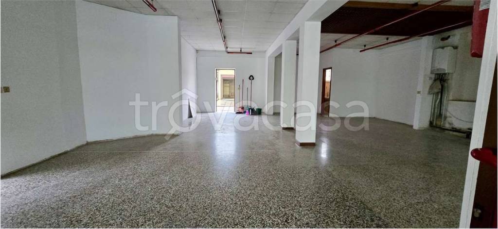 negozio in affitto a Porcia