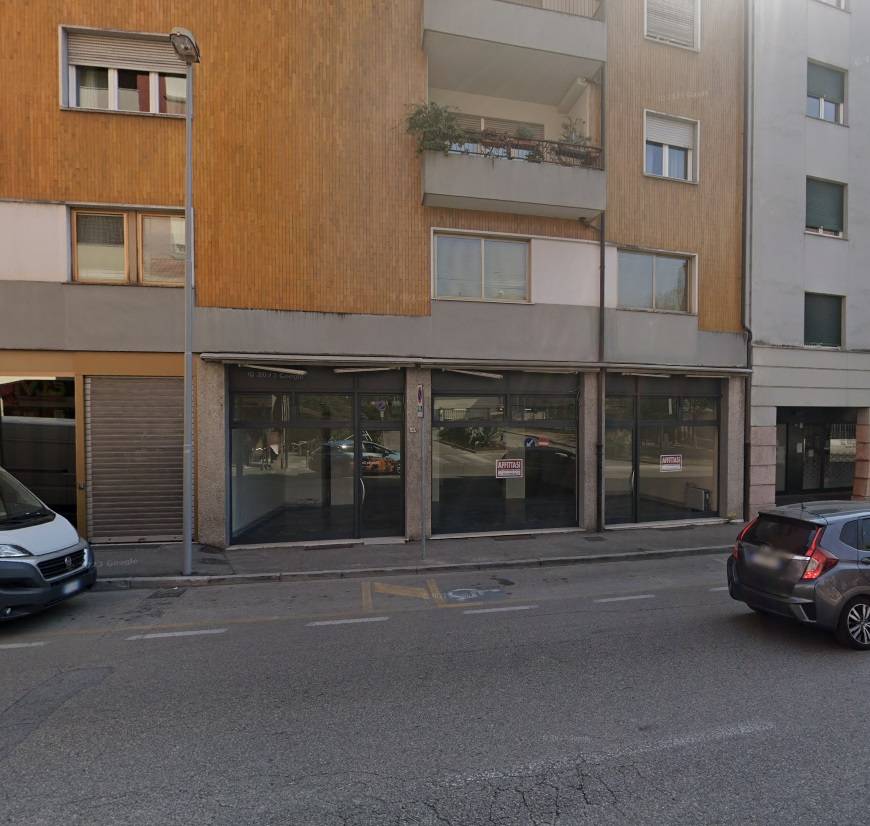 locale commerciale in affitto a Pordenone