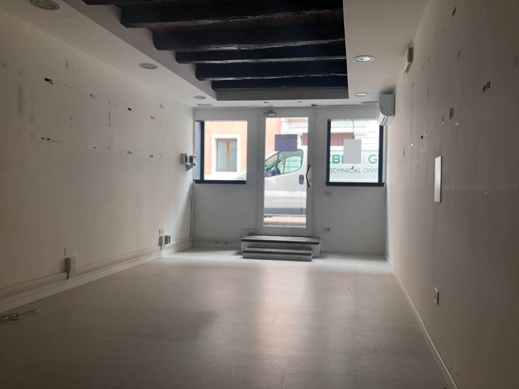 negozio in affitto a Pordenone