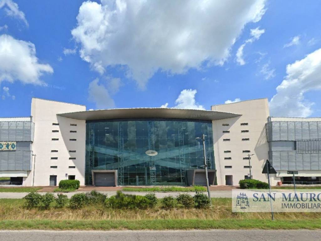 negozio in affitto a Pordenone in zona Borgomeduna