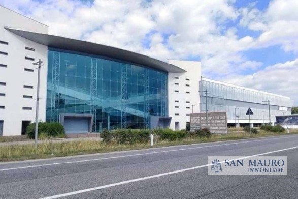 negozio in affitto a Pordenone in zona Borgomeduna