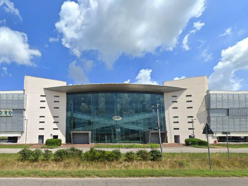 negozio in affitto a Pordenone in zona Borgomeduna