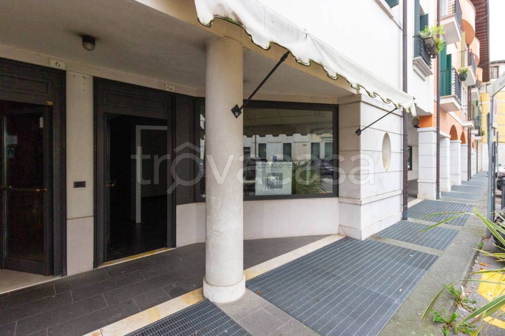 locale commerciale in affitto a Sacile