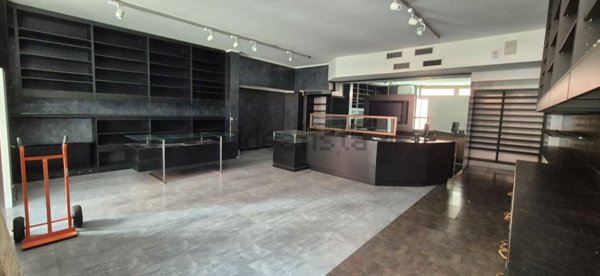 locale commerciale in affitto a Sacile