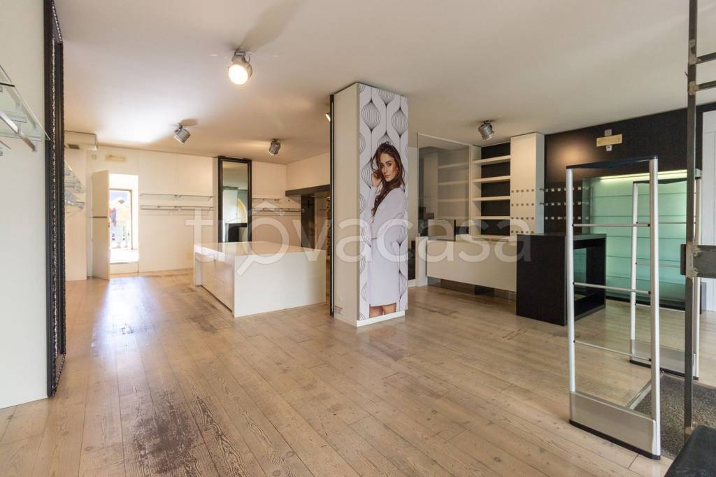 locale commerciale in affitto a Sacile