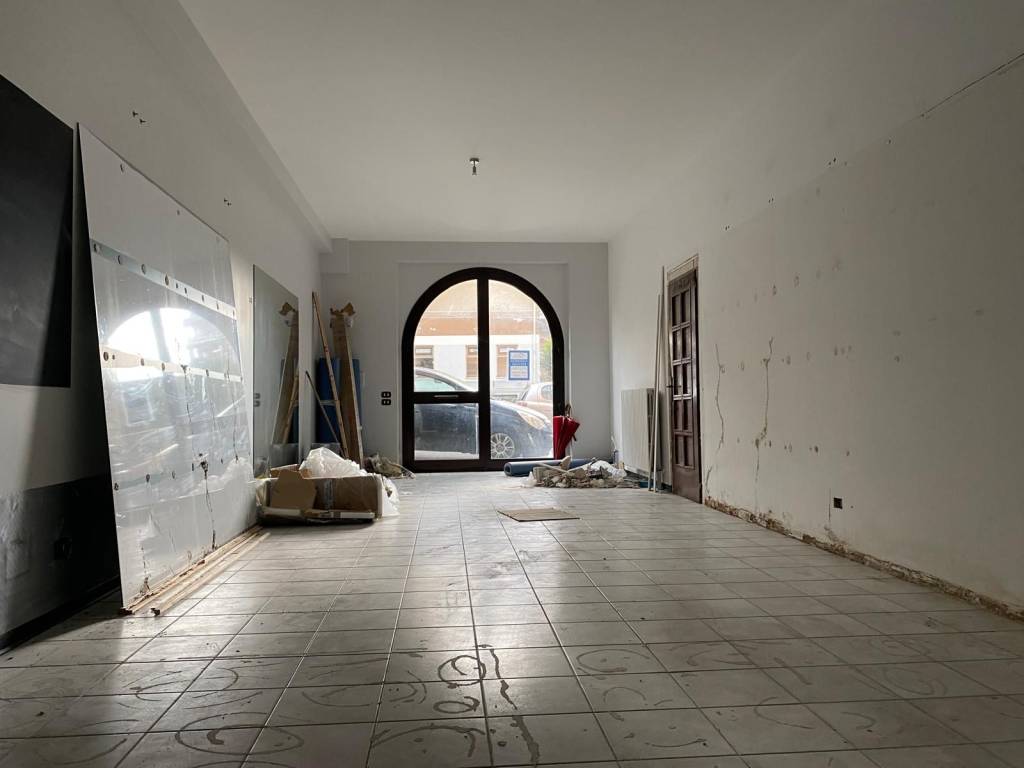 negozio in affitto ad Isernia in zona Contrada Rio