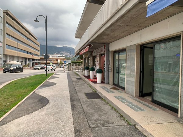locale commerciale in affitto ad Isernia