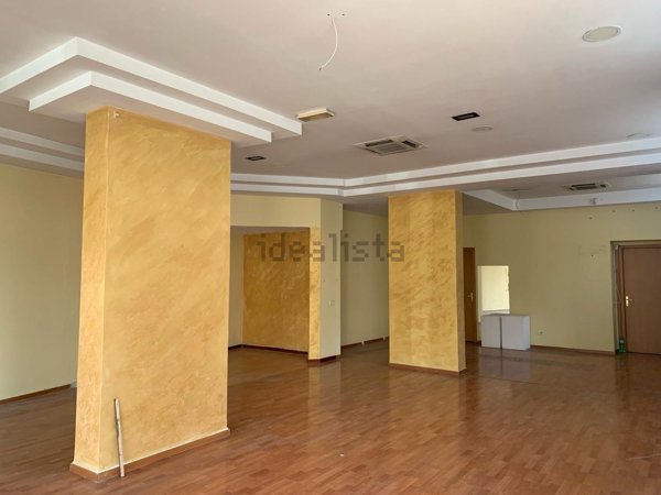 locale commerciale in affitto ad Isernia