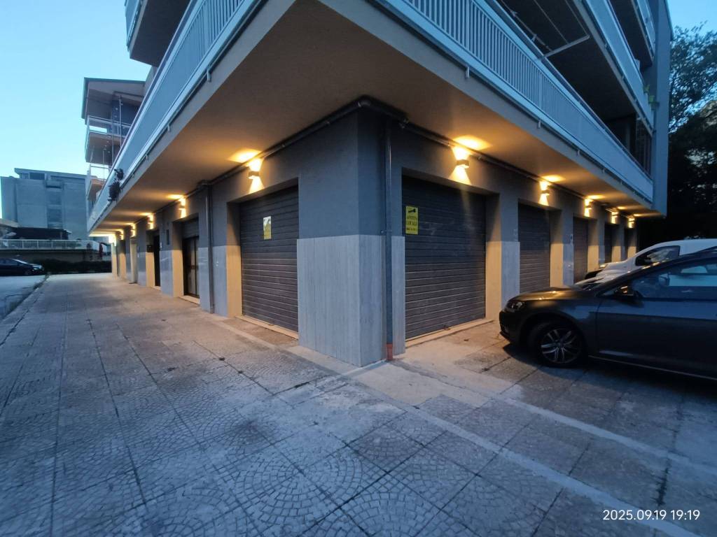 negozio in affitto ad Isernia
