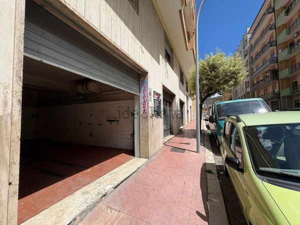 locale commerciale in affitto ad Isernia