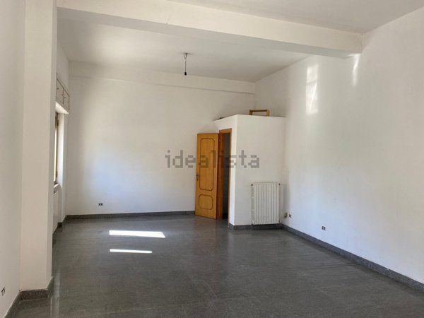 locale commerciale in affitto ad Isernia