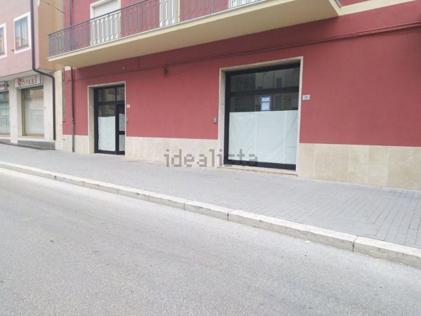 locale commerciale in affitto ad Isernia