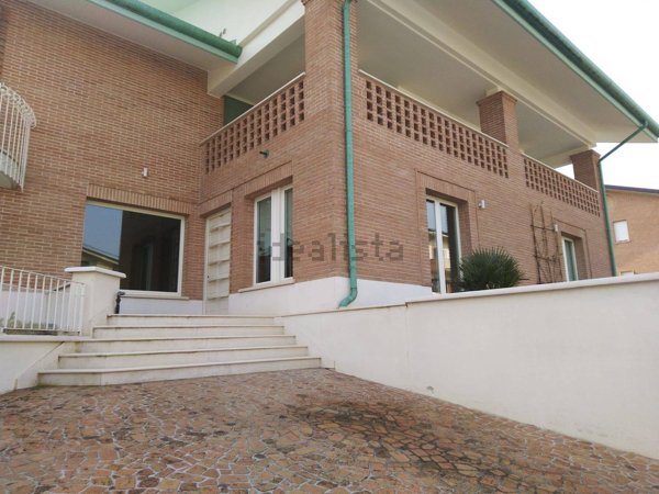 casa indipendente in affitto ad Isernia