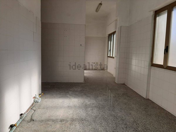 locale commerciale in affitto ad Isernia