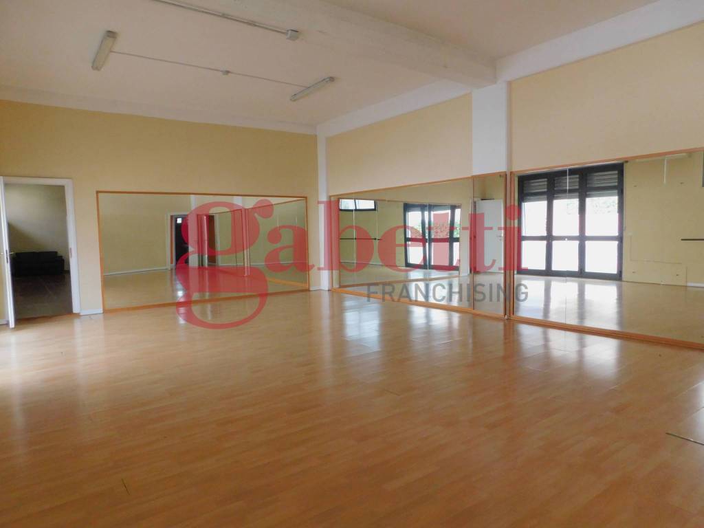 locale commerciale in affitto a Venafro