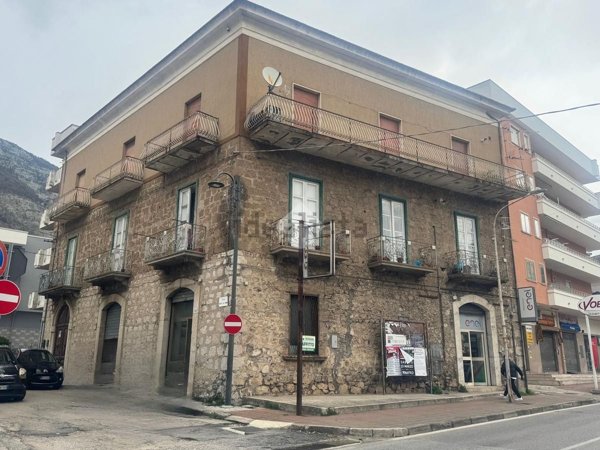 locale commerciale in affitto a Venafro