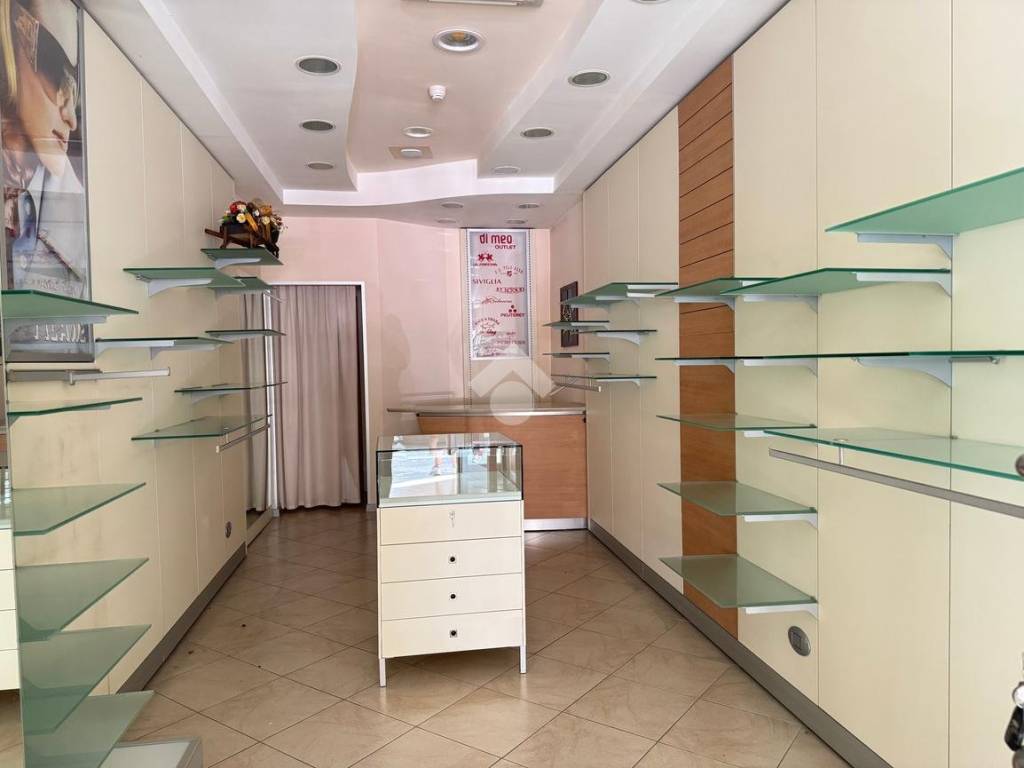 negozio in affitto a Venafro