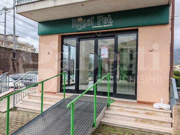 locale commerciale in affitto a Venafro