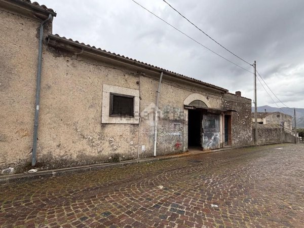 locale commerciale in affitto a Venafro