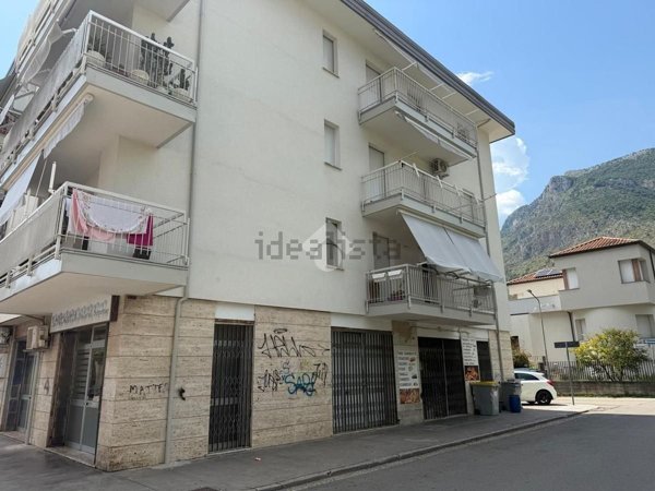 locale commerciale in affitto a Venafro