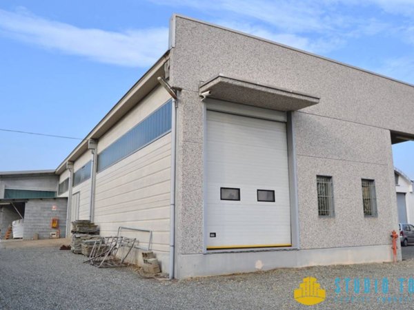 locale commerciale in affitto a Benna