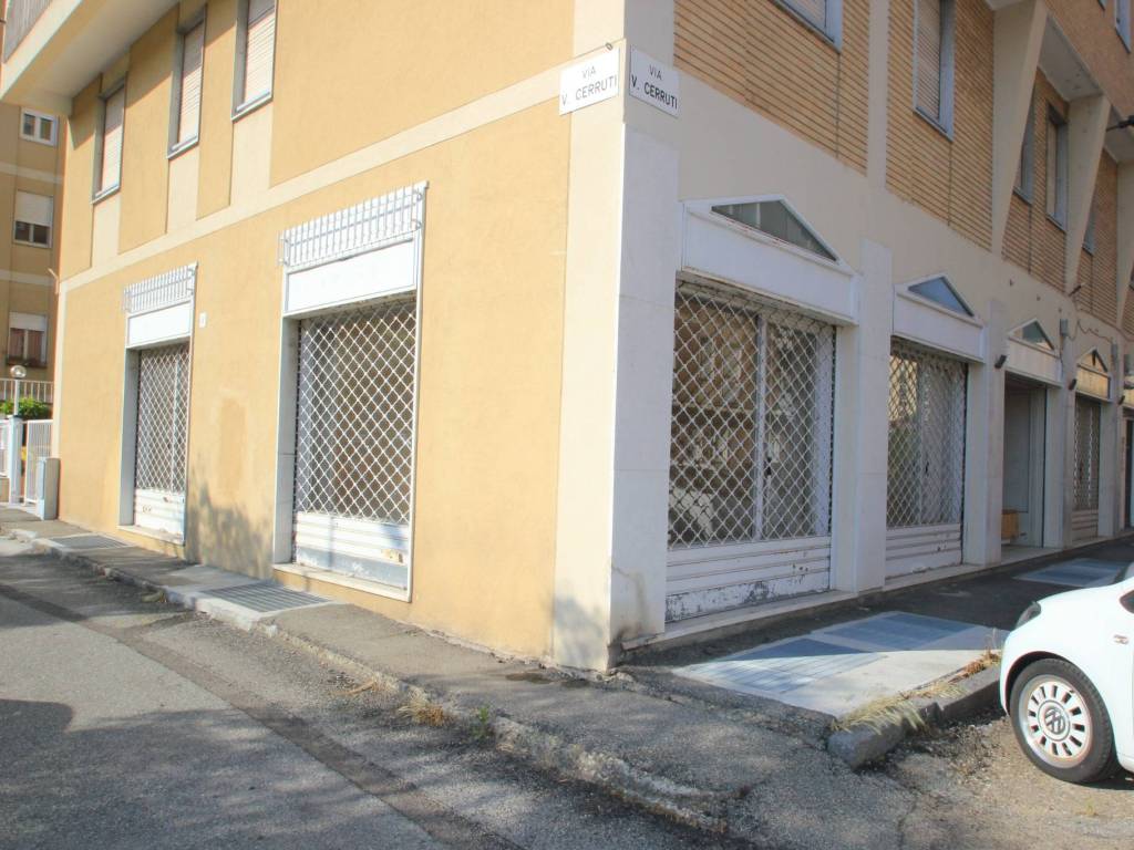 negozio in affitto a Biella in zona Centro Città