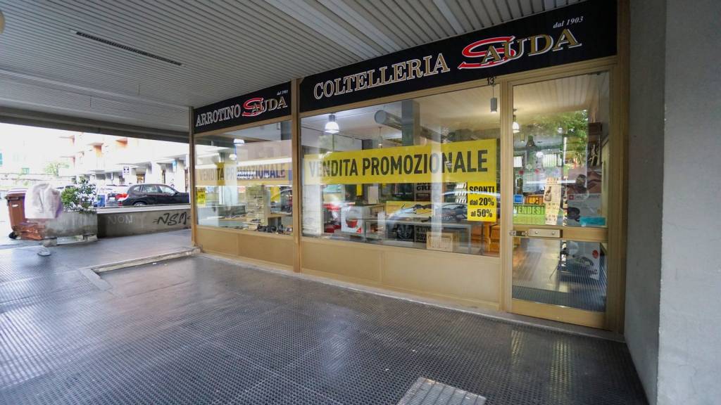 negozio in affitto a Biella in zona Centro Città